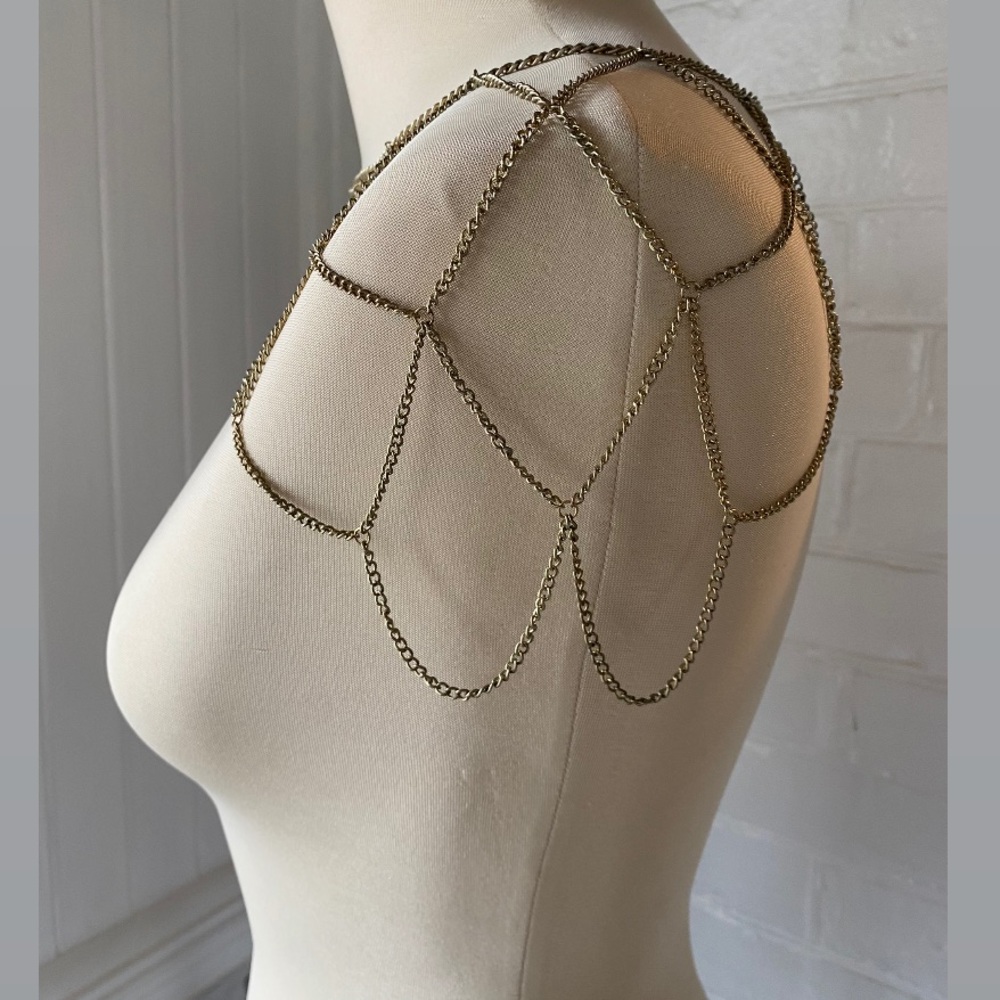 Shoulder chain accessory